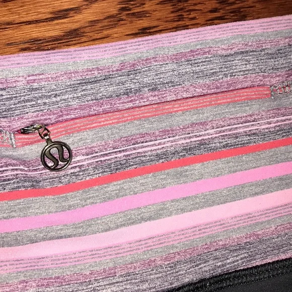 Lululemon leggings w/ ruffle and reflective ankle size 10 - Picture 4 of 5